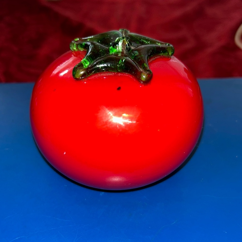 Glass tomatoe